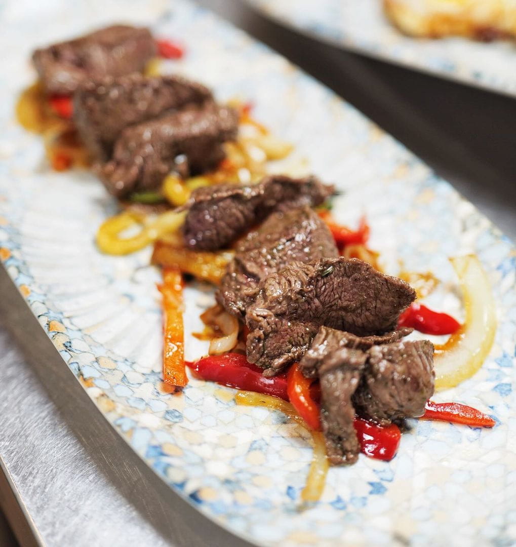 La Vivaracha: Carnes, brasas y ambiente moderno