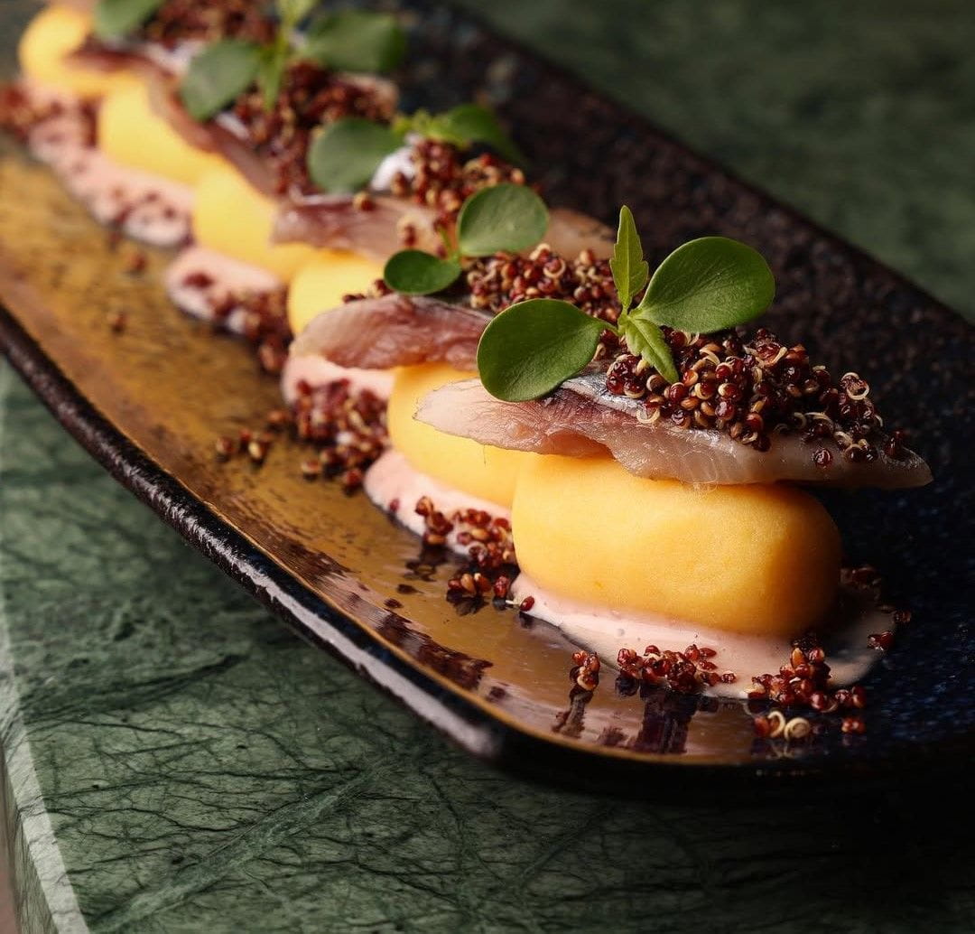 Más de Santa: Elegancia y Cocina Mediterránea en Madrid