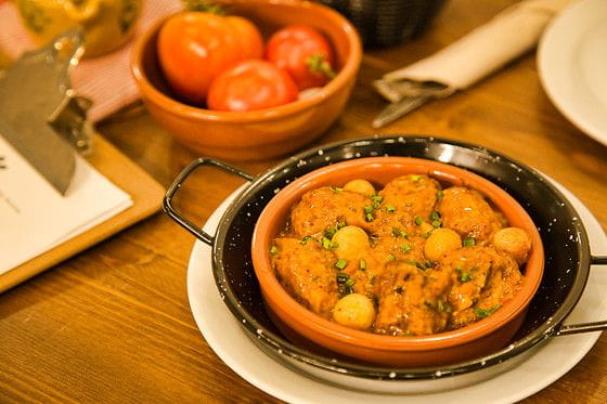 Cal Trapella: Tapas y Platos Típicos en Barcelona