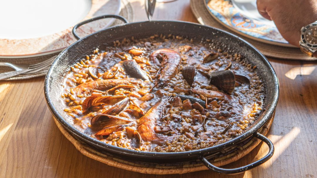 Restaurante Port Vela: Cocina Mediterránea con Vistas al Puerto