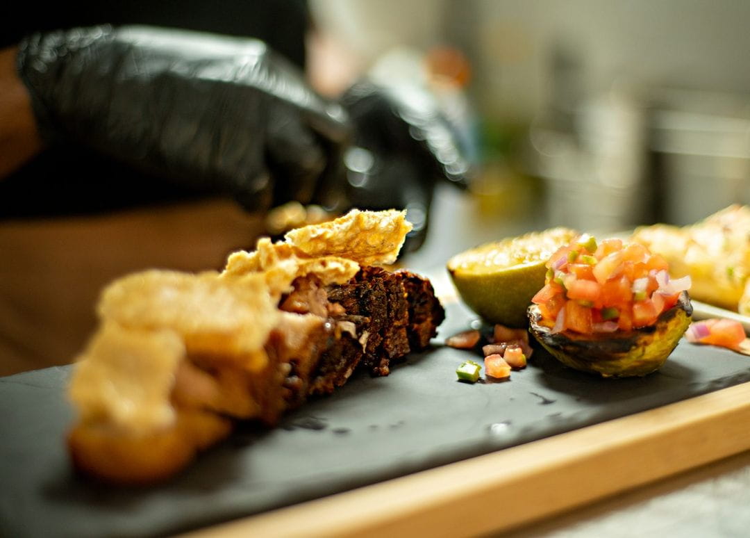 Deheseo Gastrobar: Cocina Extremeña e Ibéricos en Madrid