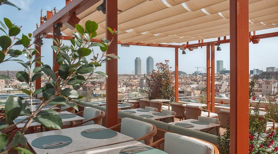 Rooftop con Vistas, Piscina y Cócteles en Barcelona | Terraza Central