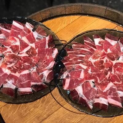 Jamón Ibérico y Tapas Gourmet cerca del Bernabéu | La Zahurda